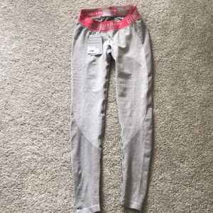 Gym shark leggings